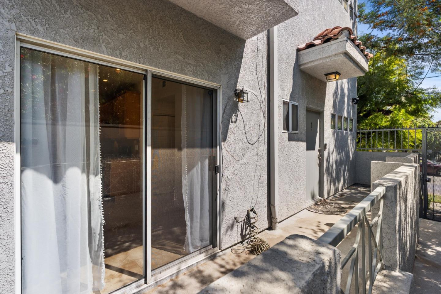 Detail Gallery Image 21 of 26 For 15153 Burbank Blvd #1,  Sherman Oaks,  CA 91411 - 2 Beds | 2/1 Baths
