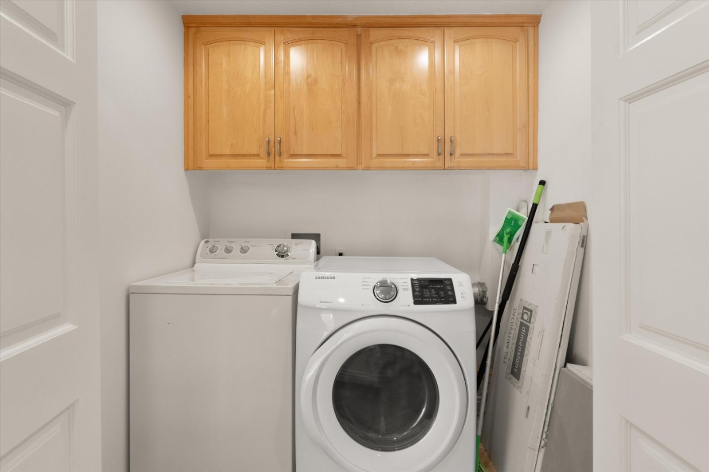 Detail Gallery Image 7 of 26 For 15153 Burbank Blvd #1,  Sherman Oaks,  CA 91411 - 2 Beds | 2/1 Baths