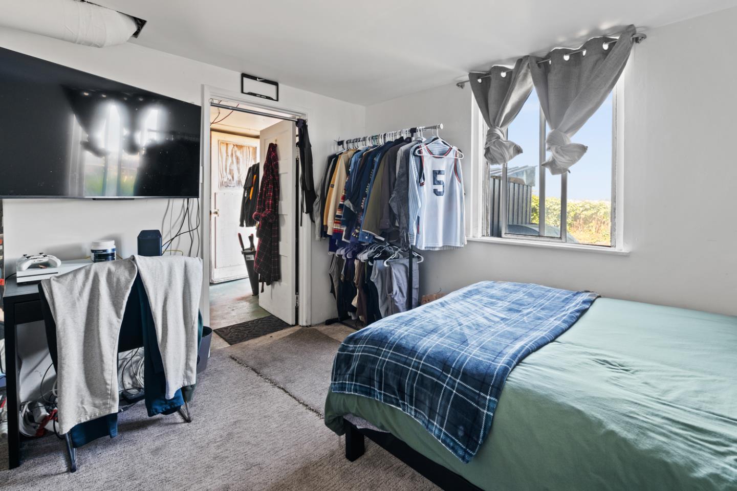 Detail Gallery Image 10 of 19 For 150 Athens St, San Francisco,  CA 94112 - 2 Beds | 1 Baths