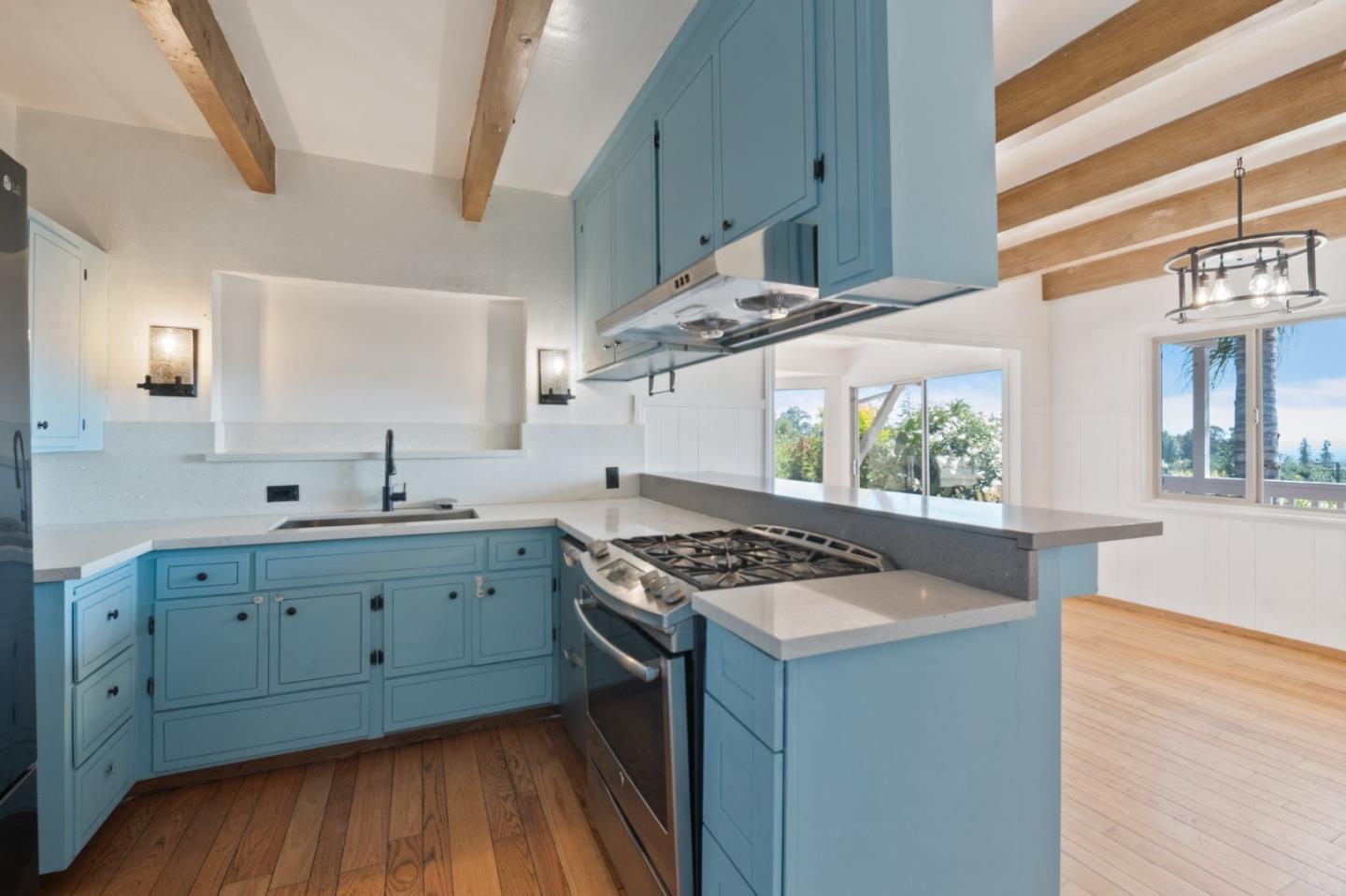 Detail Gallery Image 10 of 41 For 10981 Edgemont Dr, San Jose,  CA 95127 - 2 Beds | 2 Baths