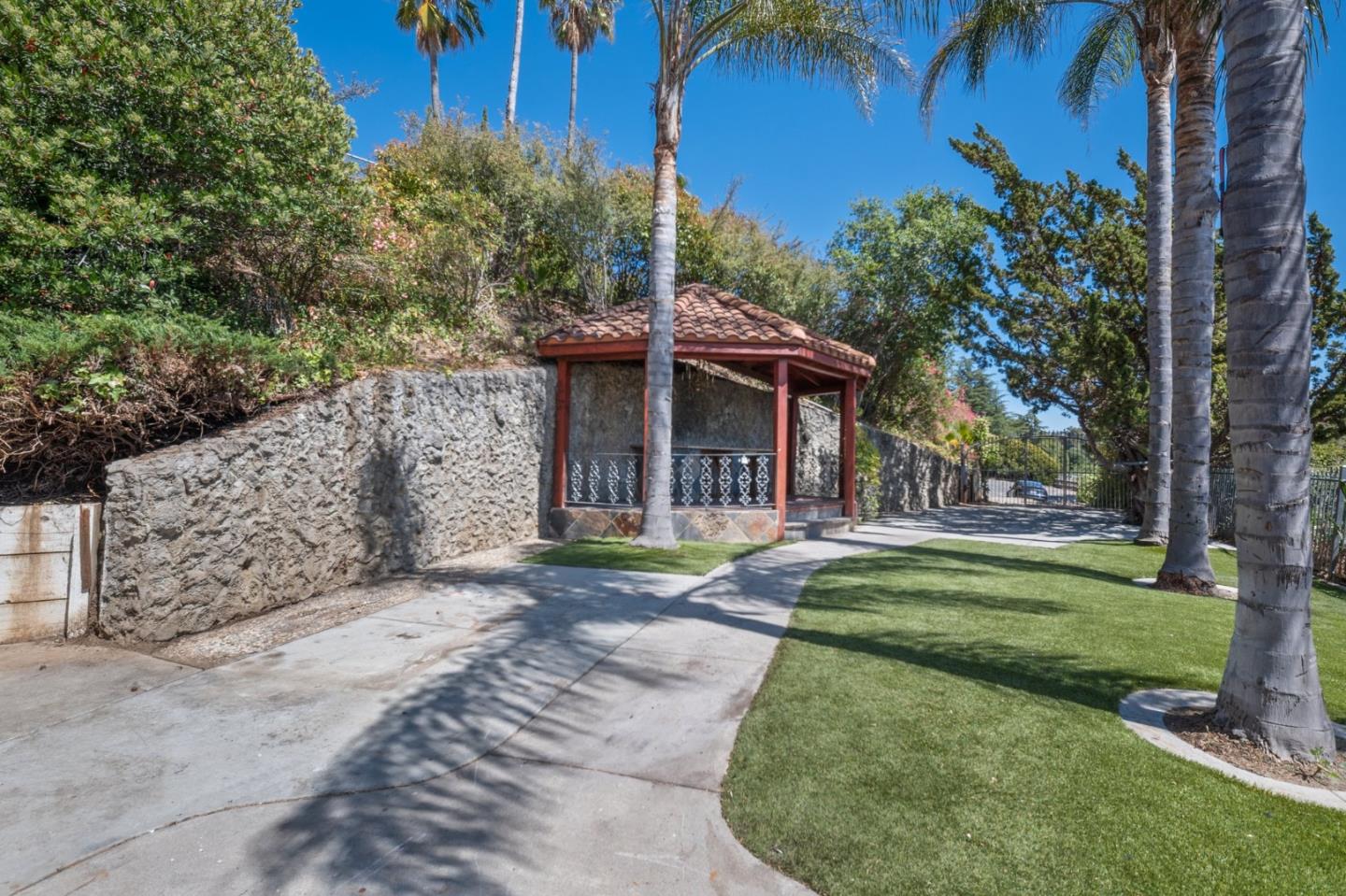 Detail Gallery Image 22 of 41 For 10981 Edgemont Dr, San Jose,  CA 95127 - 2 Beds | 2 Baths
