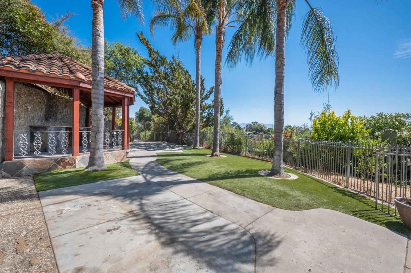 Detail Gallery Image 24 of 41 For 10981 Edgemont Dr, San Jose,  CA 95127 - 2 Beds | 2 Baths