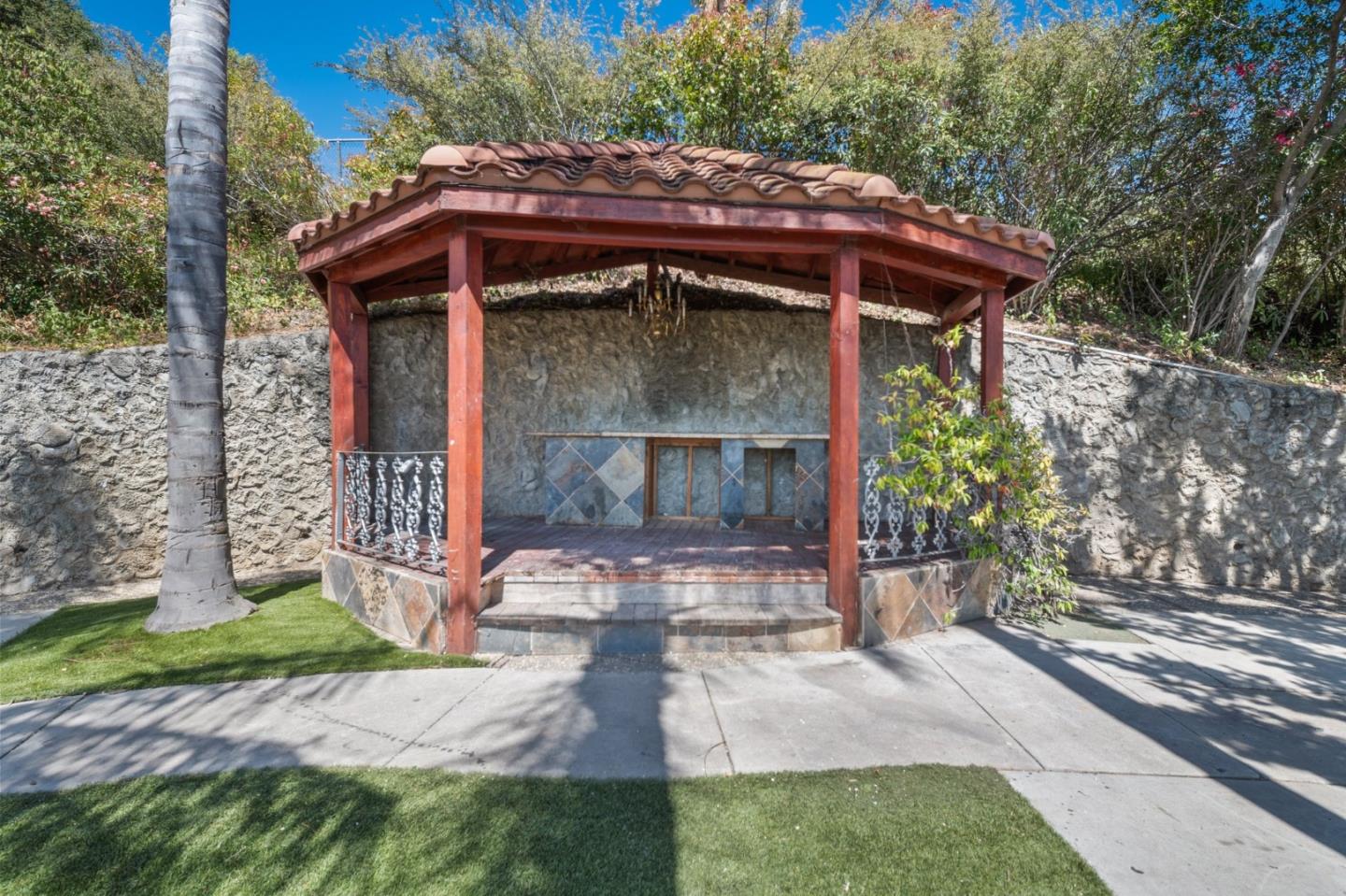 Detail Gallery Image 25 of 41 For 10981 Edgemont Dr, San Jose,  CA 95127 - 2 Beds | 2 Baths