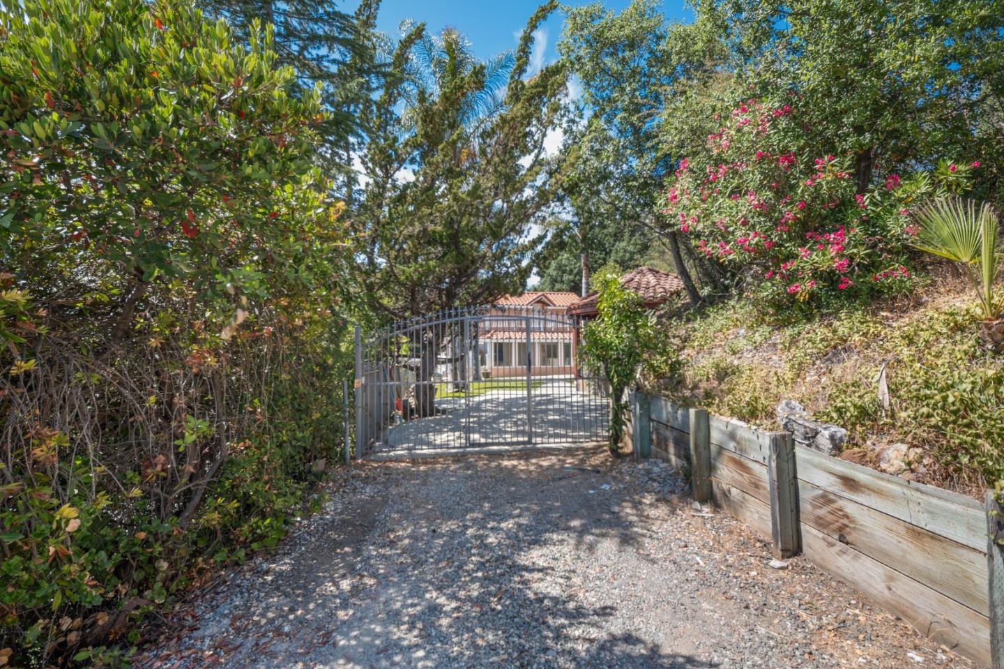 Detail Gallery Image 29 of 41 For 10981 Edgemont Dr, San Jose,  CA 95127 - 2 Beds | 2 Baths