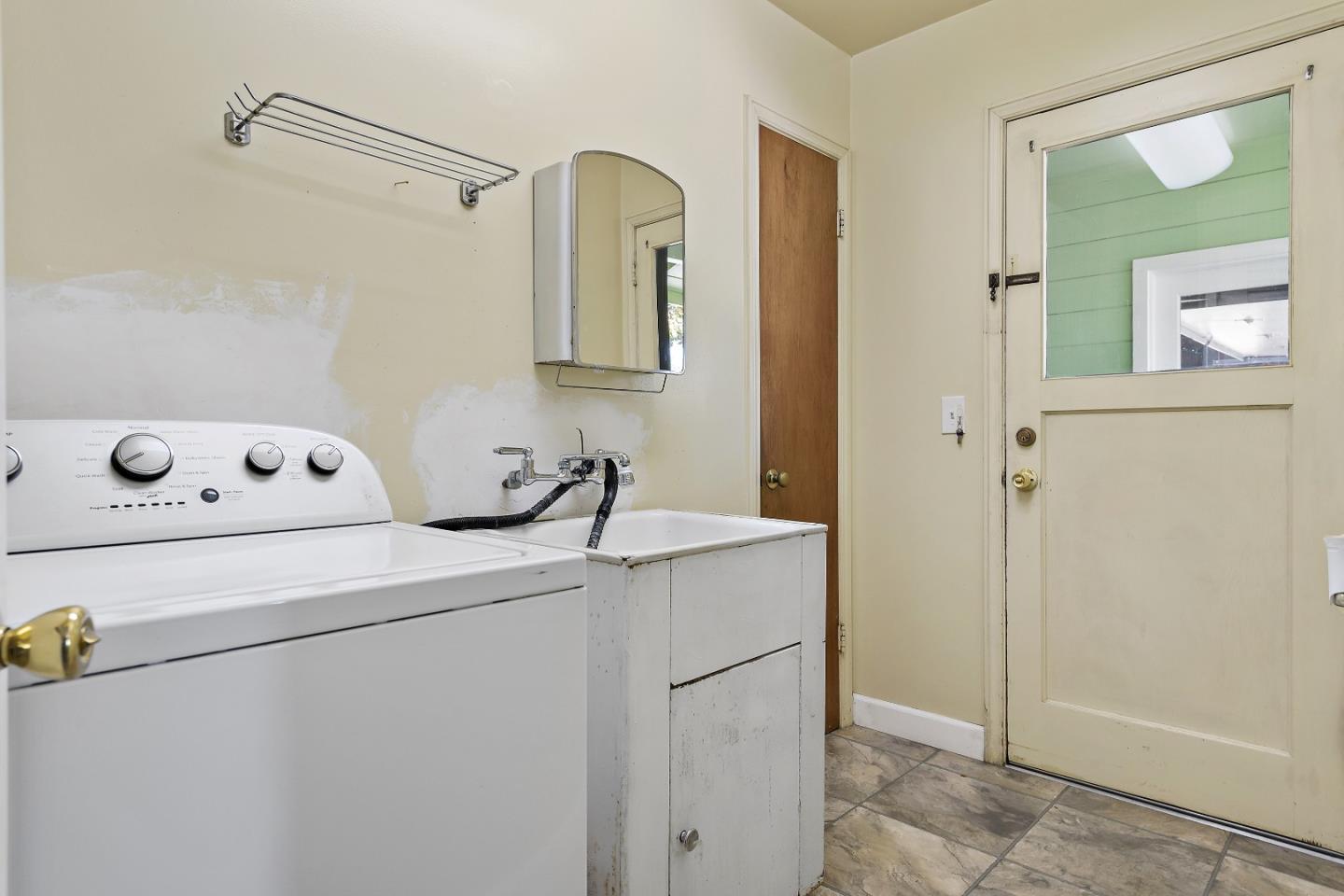 Detail Gallery Image 11 of 20 For 655 Eisenhower Dr, San Jose,  CA 95128 - 3 Beds | 1/1 Baths