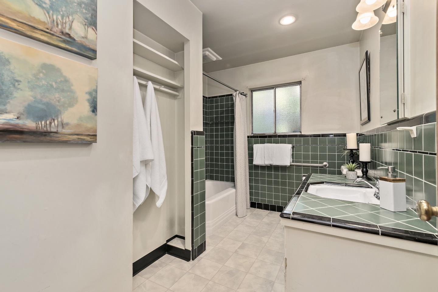 Detail Gallery Image 12 of 20 For 655 Eisenhower Dr, San Jose,  CA 95128 - 3 Beds | 1/1 Baths