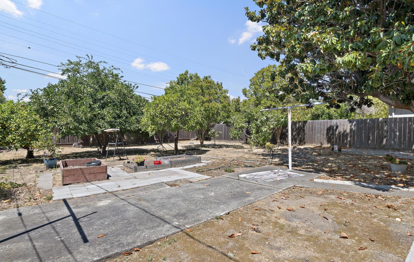 Detail Gallery Image 18 of 20 For 655 Eisenhower Dr, San Jose,  CA 95128 - 3 Beds | 1/1 Baths