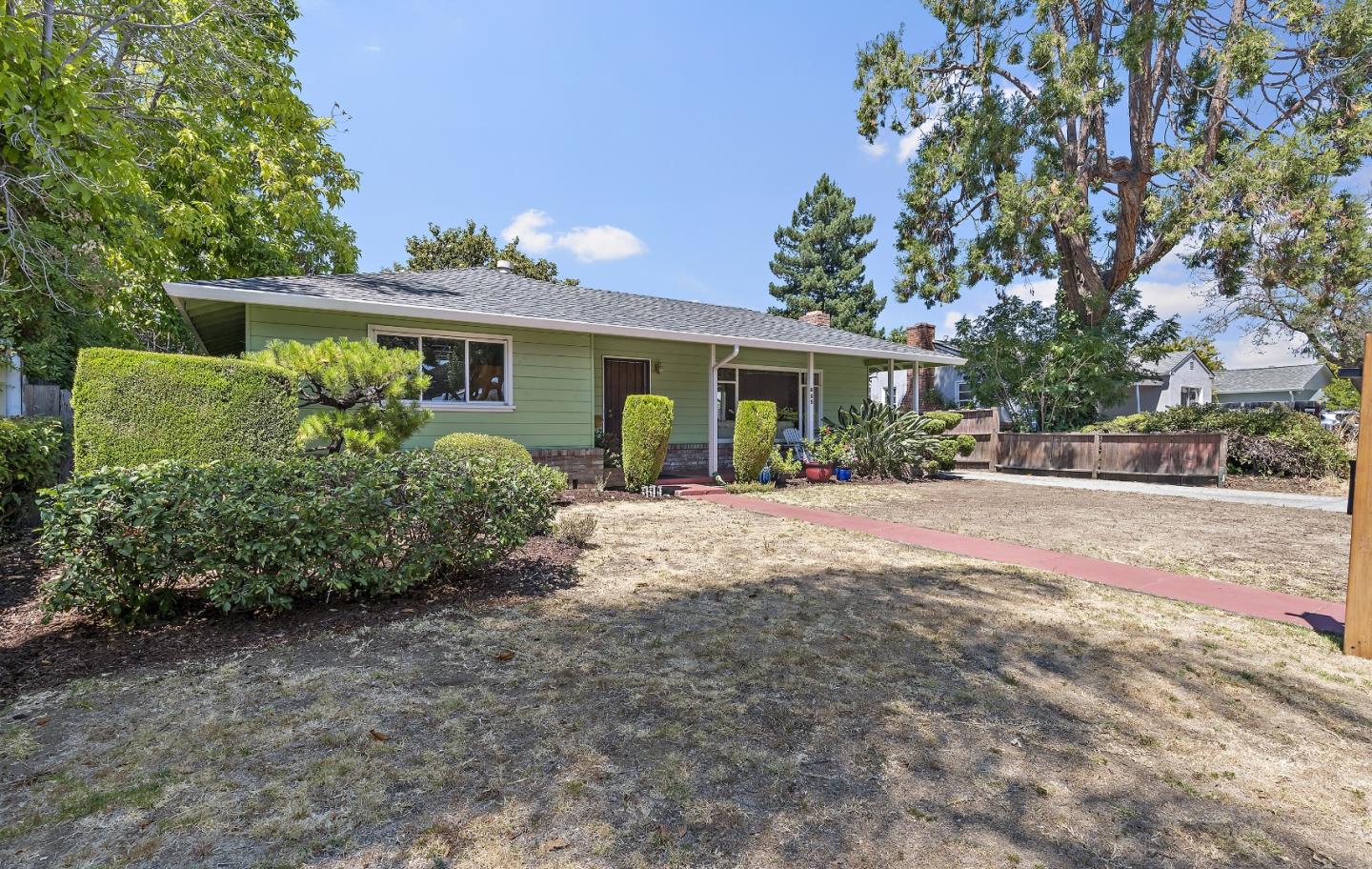 Detail Gallery Image 2 of 20 For 655 Eisenhower Dr, San Jose,  CA 95128 - 3 Beds | 1/1 Baths