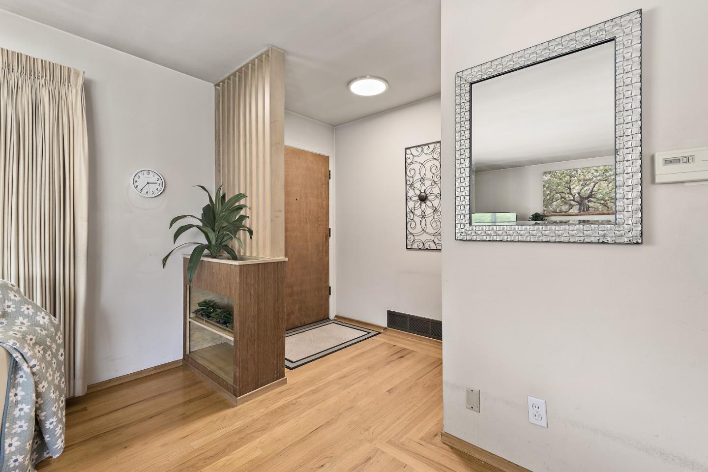 Detail Gallery Image 4 of 20 For 655 Eisenhower Dr, San Jose,  CA 95128 - 3 Beds | 1/1 Baths