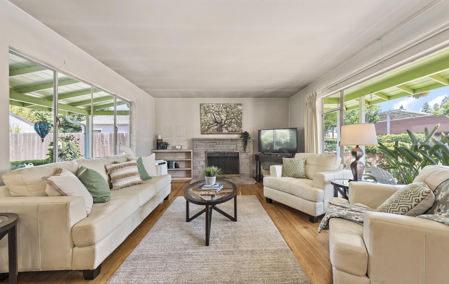 Detail Gallery Image 5 of 20 For 655 Eisenhower Dr, San Jose,  CA 95128 - 3 Beds | 1/1 Baths