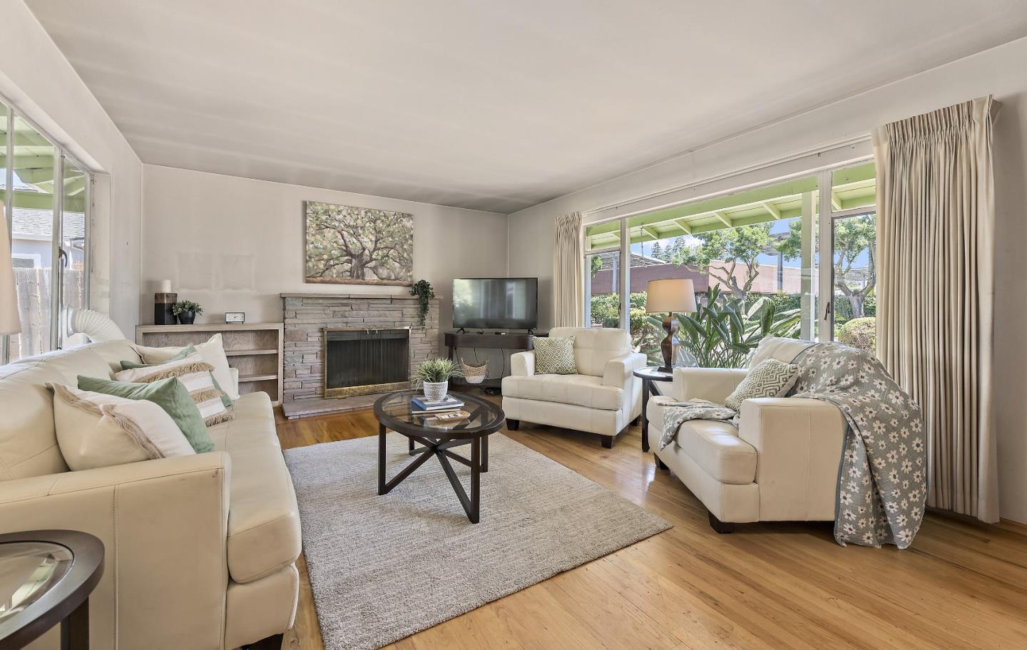 Detail Gallery Image 6 of 20 For 655 Eisenhower Dr, San Jose,  CA 95128 - 3 Beds | 1/1 Baths