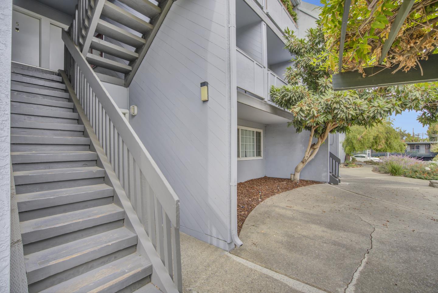 Detail Gallery Image 10 of 12 For 650 Alamo Ct #6,  Mountain View,  CA 94043 - 1 Beds | 1 Baths