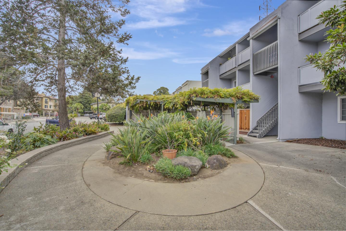 Detail Gallery Image 11 of 12 For 650 Alamo Ct #6,  Mountain View,  CA 94043 - 1 Beds | 1 Baths