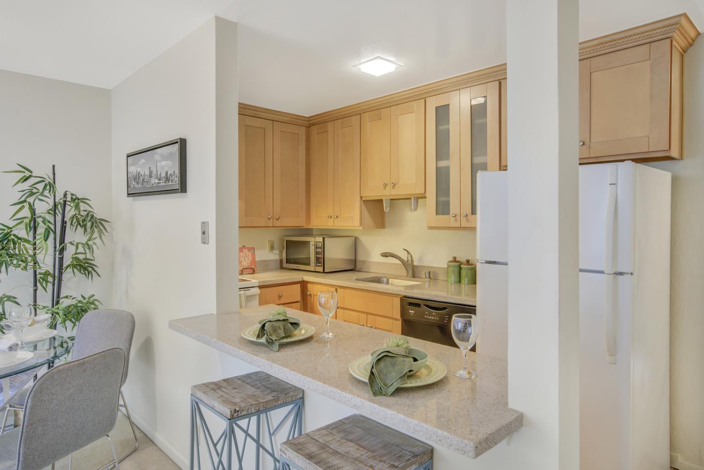 Detail Gallery Image 5 of 12 For 650 Alamo Ct #6,  Mountain View,  CA 94043 - 1 Beds | 1 Baths