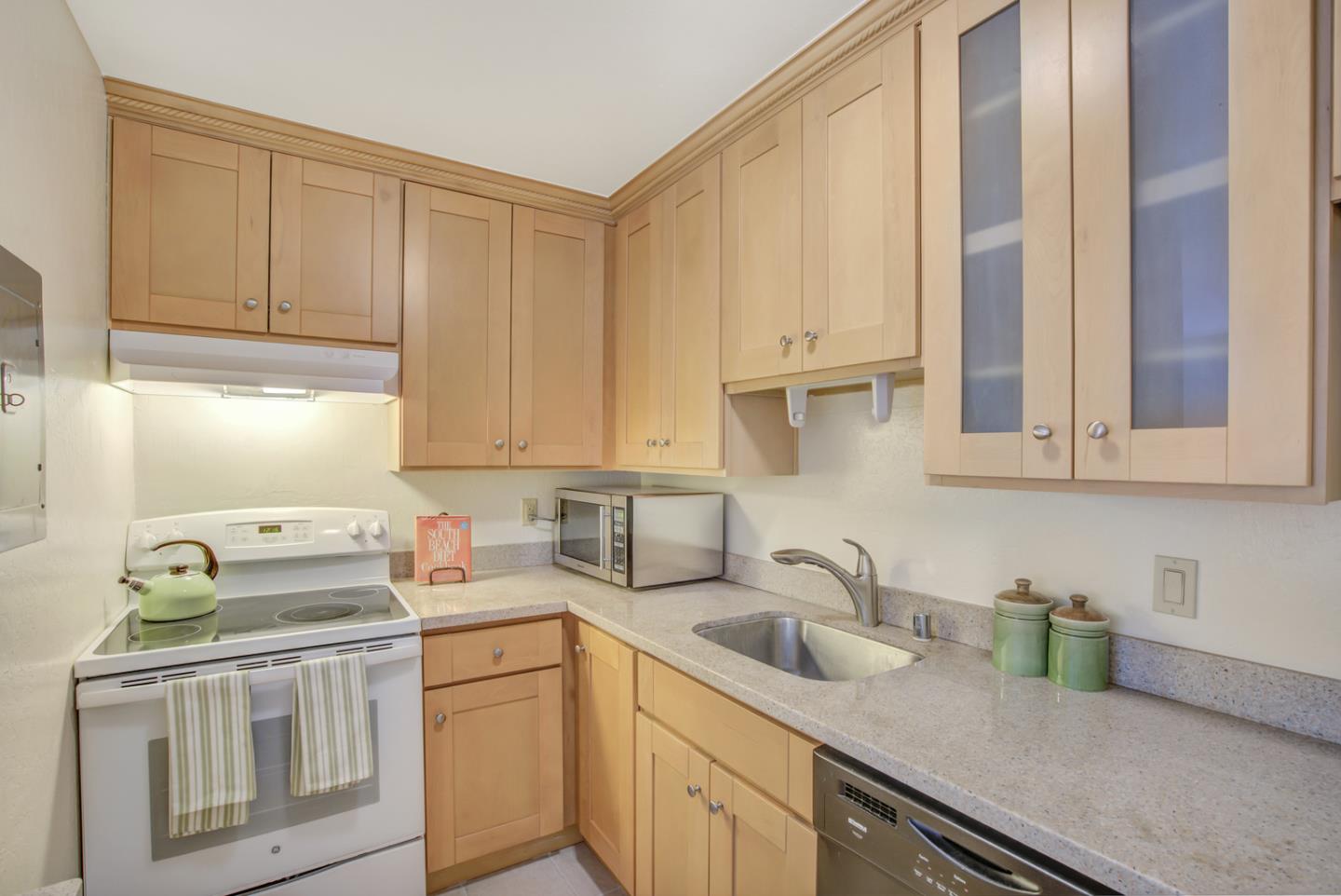Detail Gallery Image 6 of 12 For 650 Alamo Ct #6,  Mountain View,  CA 94043 - 1 Beds | 1 Baths