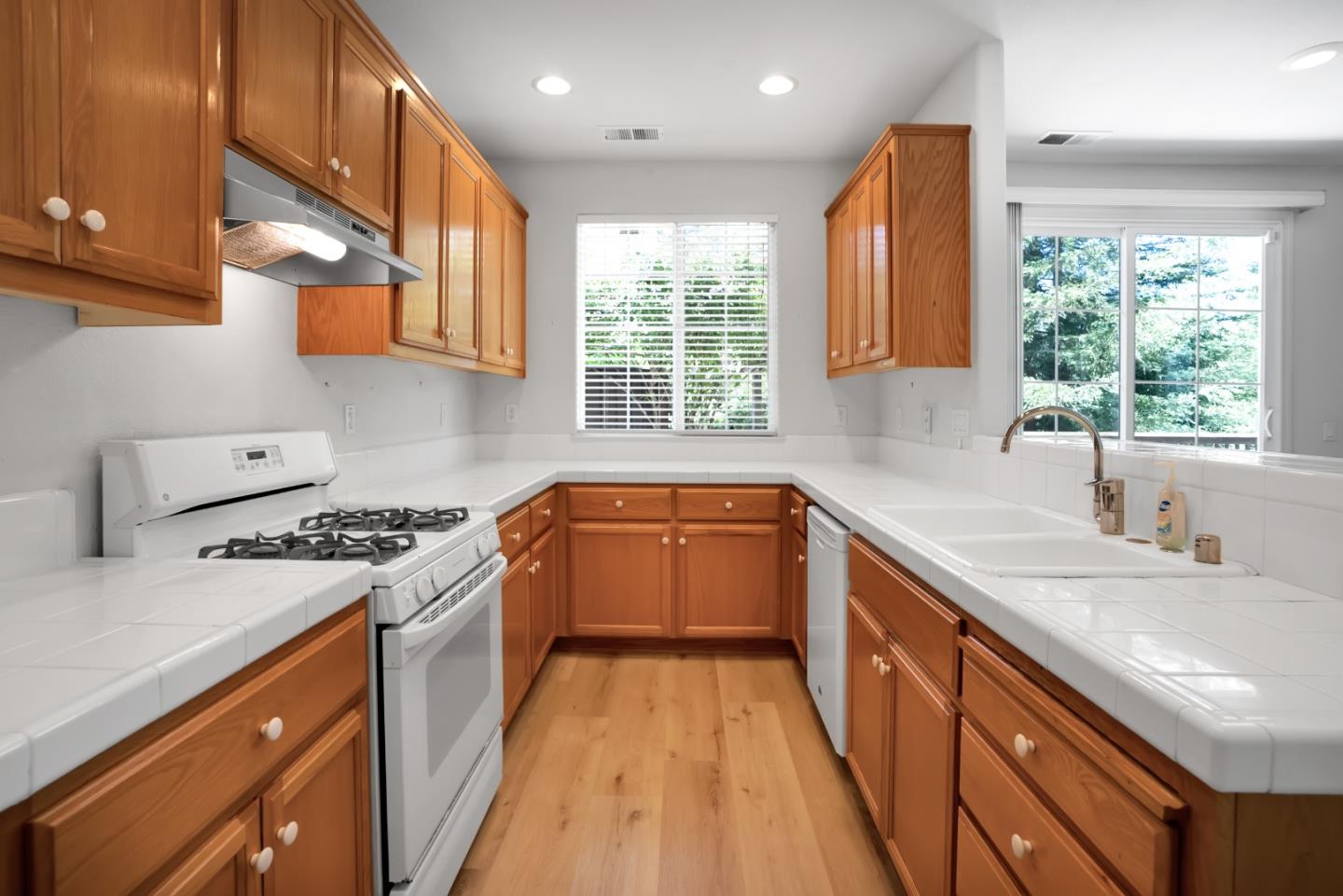 Detail Gallery Image 10 of 36 For 115 Cherry Blossom Dr, Freedom,  CA 95019 - 4 Beds | 2/1 Baths