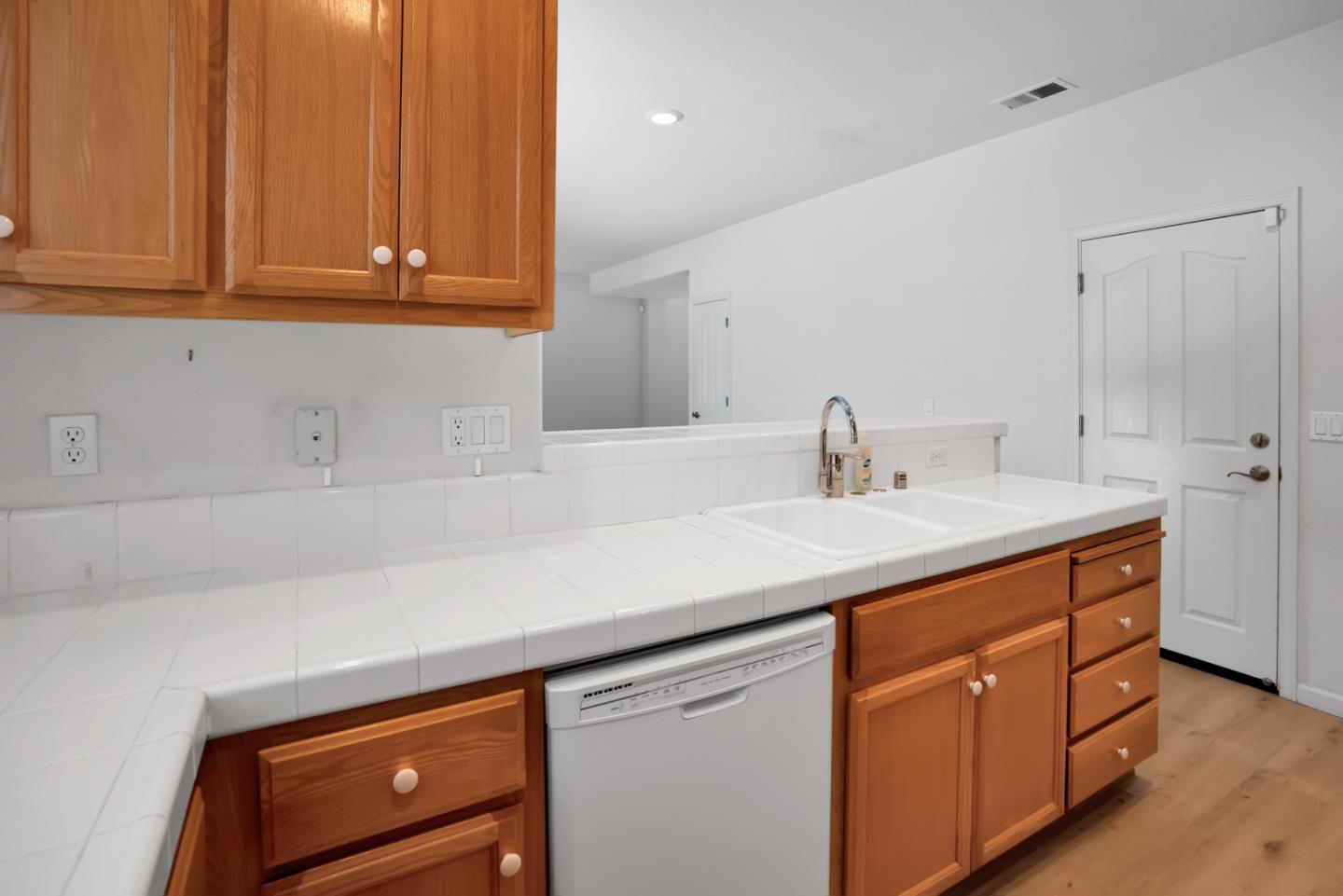 Detail Gallery Image 11 of 36 For 115 Cherry Blossom Dr, Freedom,  CA 95019 - 4 Beds | 2/1 Baths