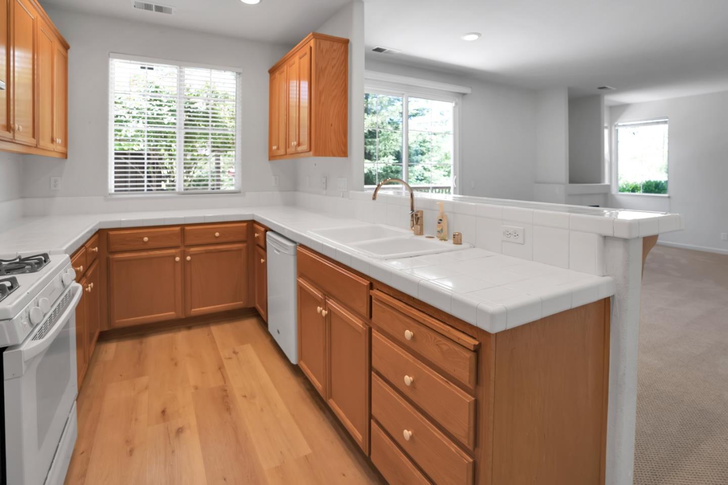 Detail Gallery Image 9 of 36 For 115 Cherry Blossom Dr, Freedom,  CA 95019 - 4 Beds | 2/1 Baths
