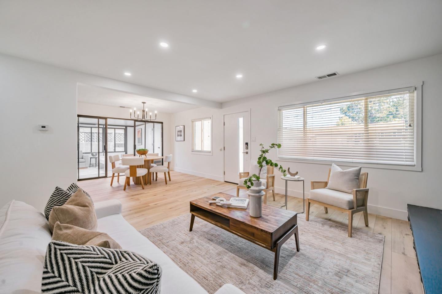 Detail Gallery Image 10 of 44 For 1016 S Rosita Ct, Pacifica,  CA 94044 - 3 Beds | 1 Baths
