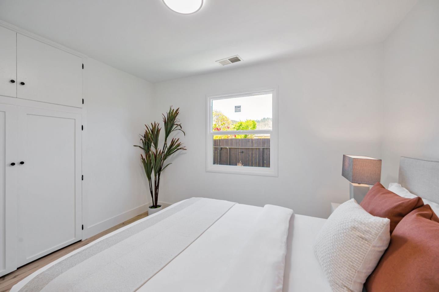 Detail Gallery Image 25 of 44 For 1016 S Rosita Ct, Pacifica,  CA 94044 - 3 Beds | 1 Baths