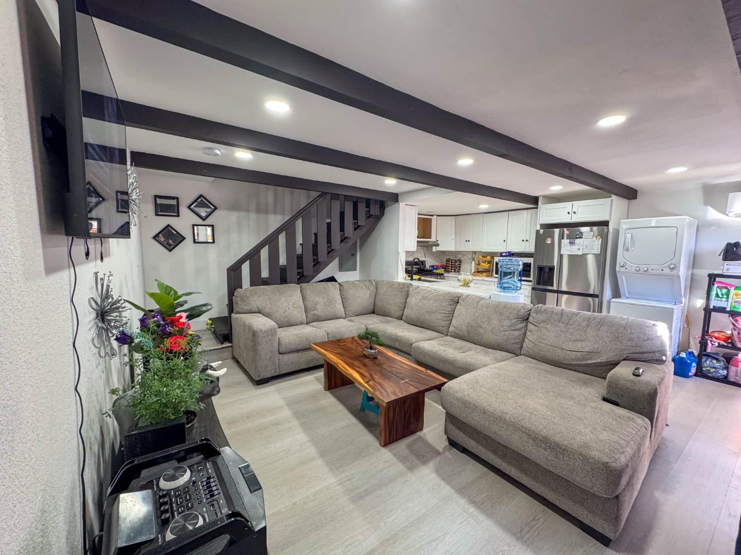 Detail Gallery Image 6 of 19 For 181 Alexander Ave, San Jose,  CA 95116 - – Beds | – Baths