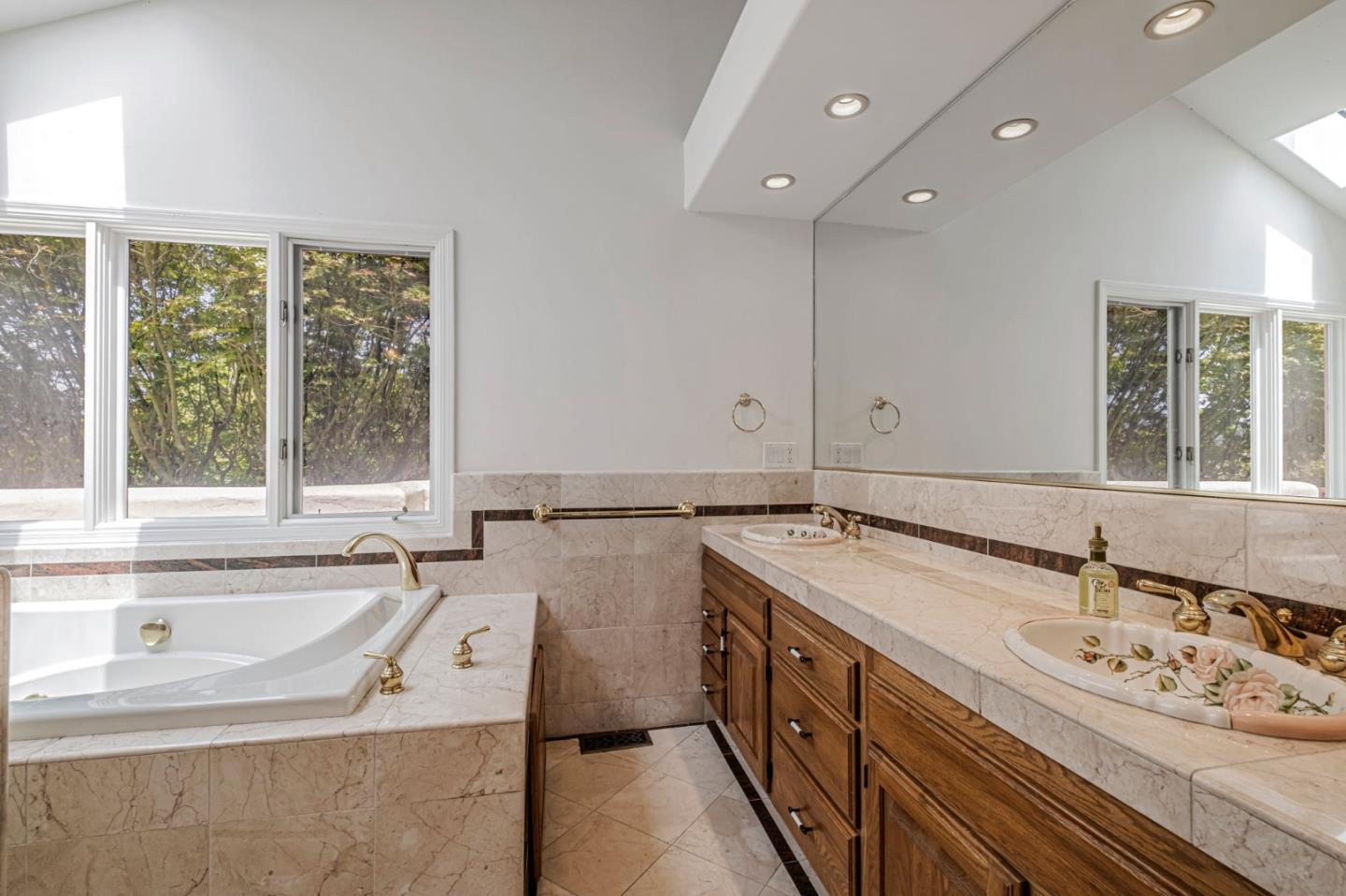 Detail Gallery Image 19 of 32 For 425 Vista Del Mar Dr, Aptos,  CA 95003 - 5 Beds | 3/1 Baths