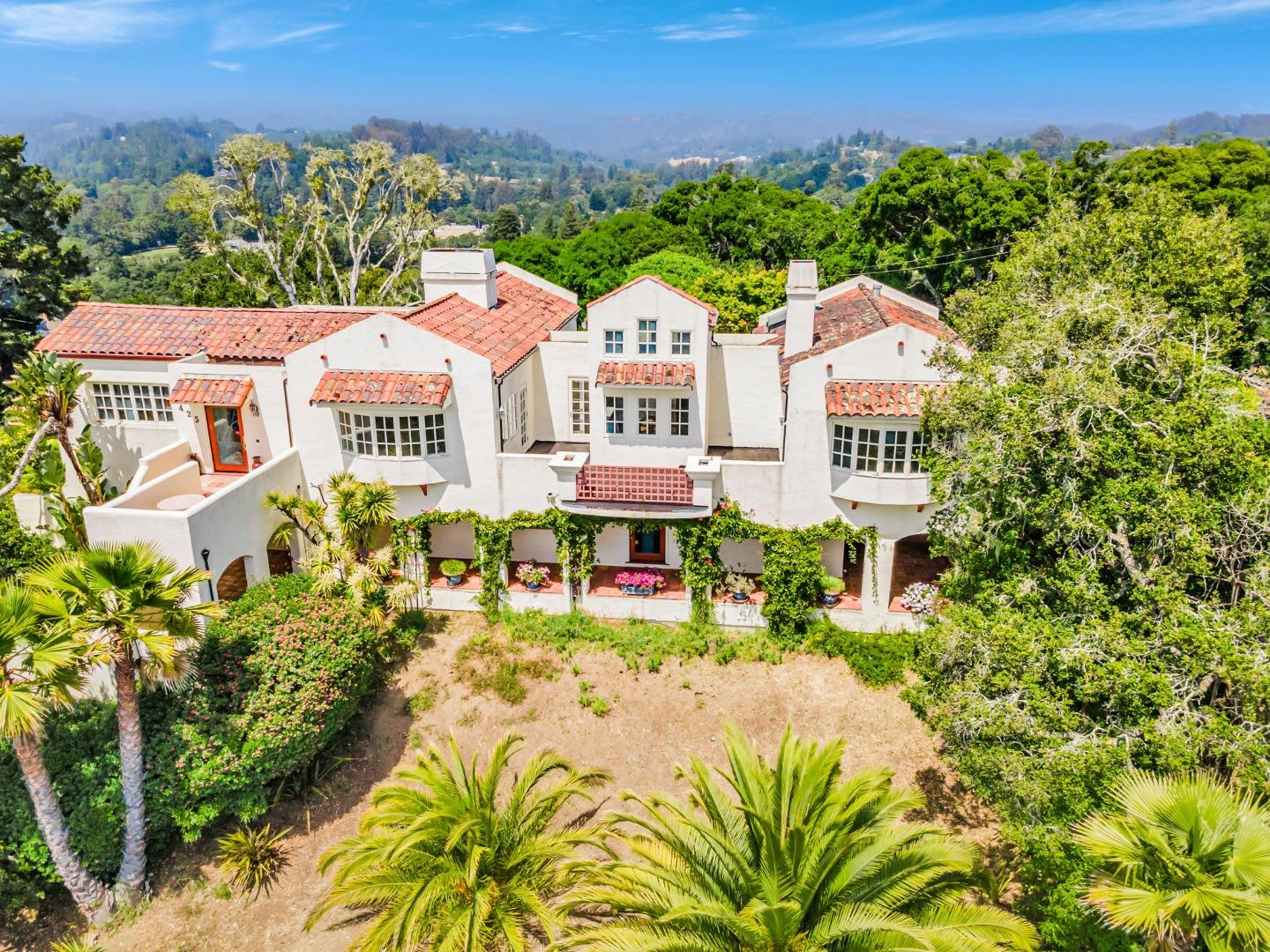 Detail Gallery Image 2 of 32 For 425 Vista Del Mar Dr, Aptos,  CA 95003 - 5 Beds | 3/1 Baths