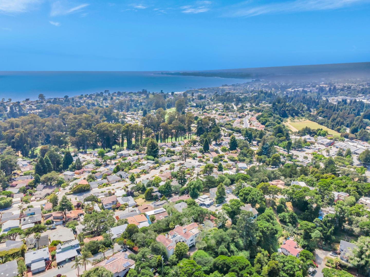 Detail Gallery Image 30 of 32 For 425 Vista Del Mar Dr, Aptos,  CA 95003 - 5 Beds | 3/1 Baths