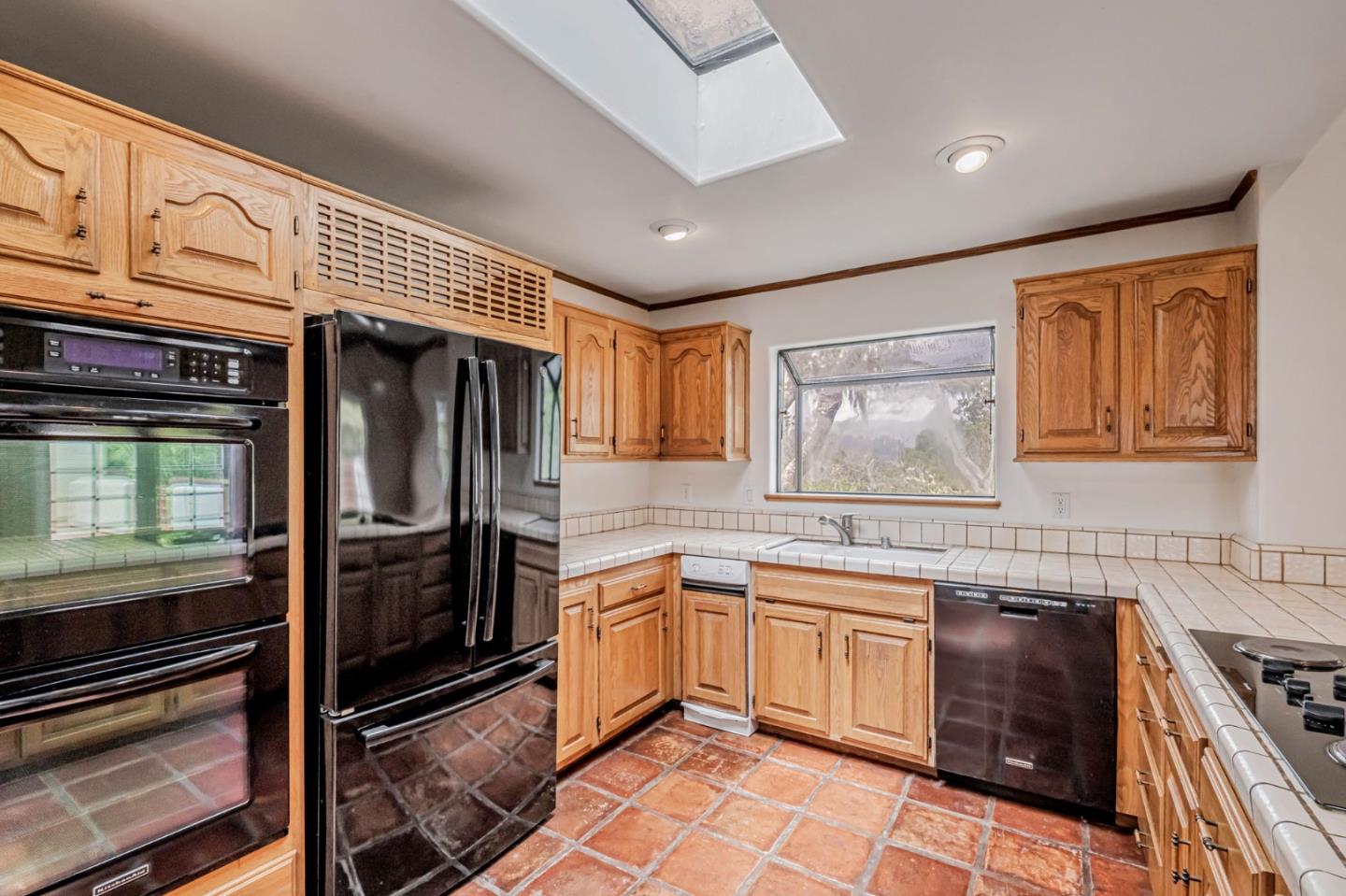 Detail Gallery Image 7 of 32 For 425 Vista Del Mar Dr, Aptos,  CA 95003 - 5 Beds | 3/1 Baths