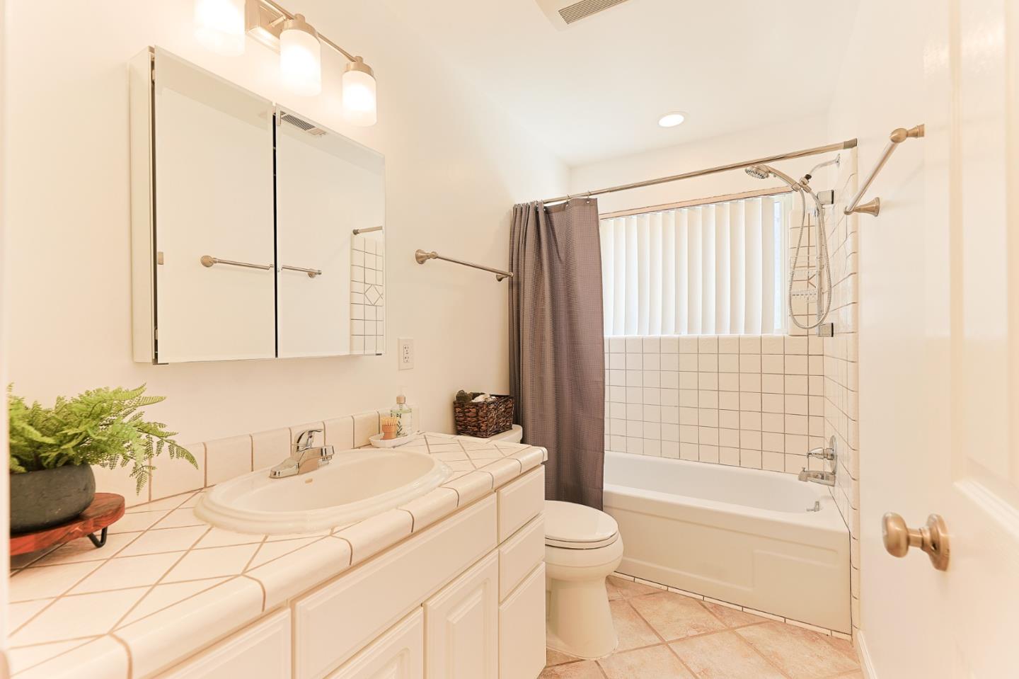 Detail Gallery Image 14 of 45 For 9355 Holly Oak Way, Salinas,  CA 93907 - 3 Beds | 2 Baths