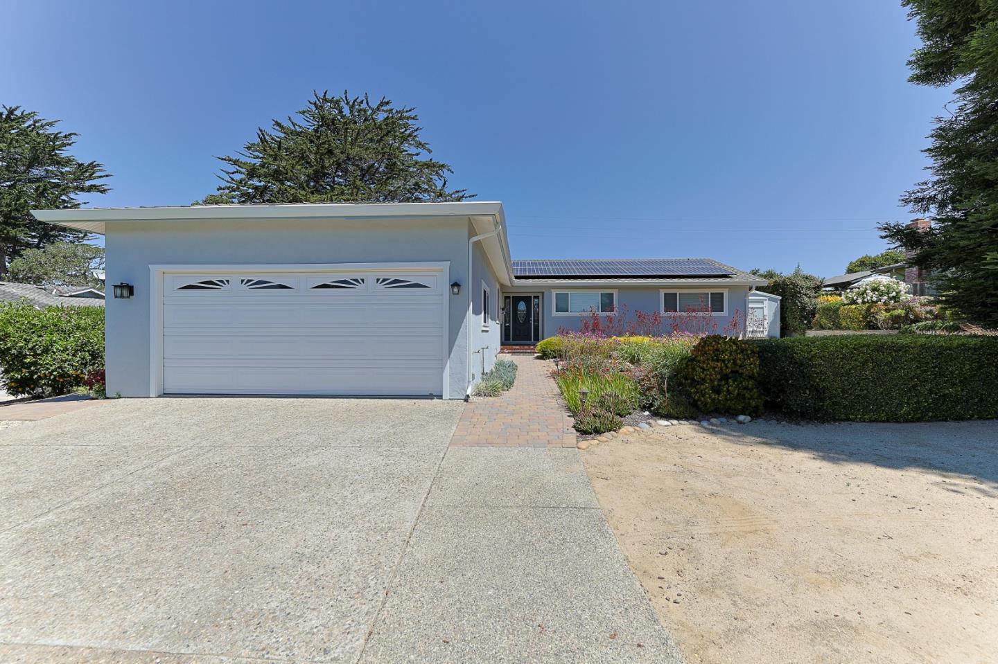 Detail Gallery Image 2 of 45 For 9355 Holly Oak Way, Salinas,  CA 93907 - 3 Beds | 2 Baths