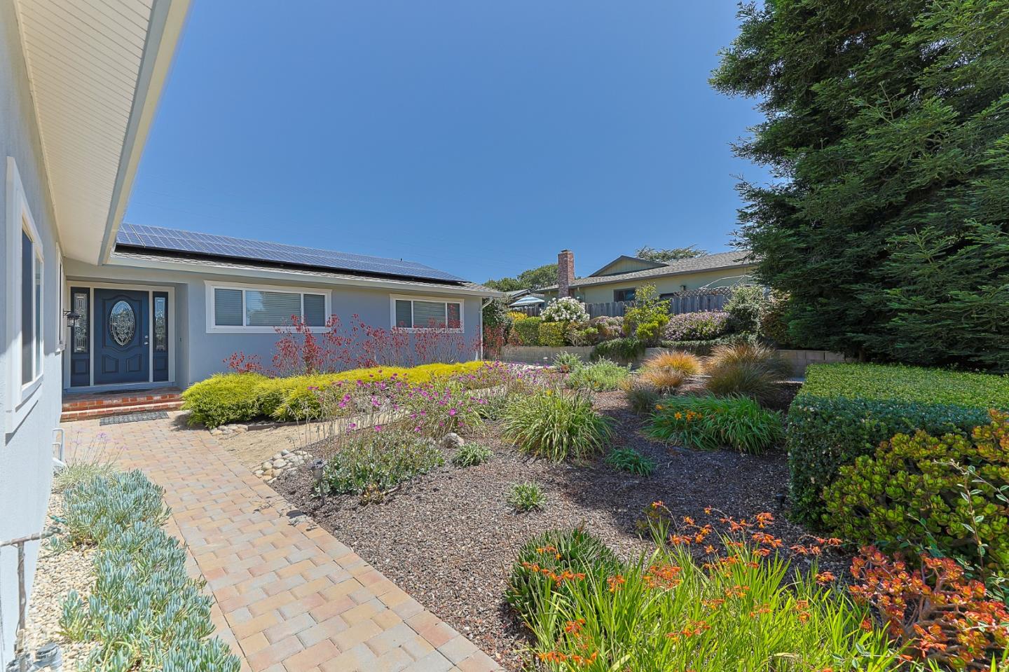 Detail Gallery Image 4 of 45 For 9355 Holly Oak Way, Salinas,  CA 93907 - 3 Beds | 2 Baths