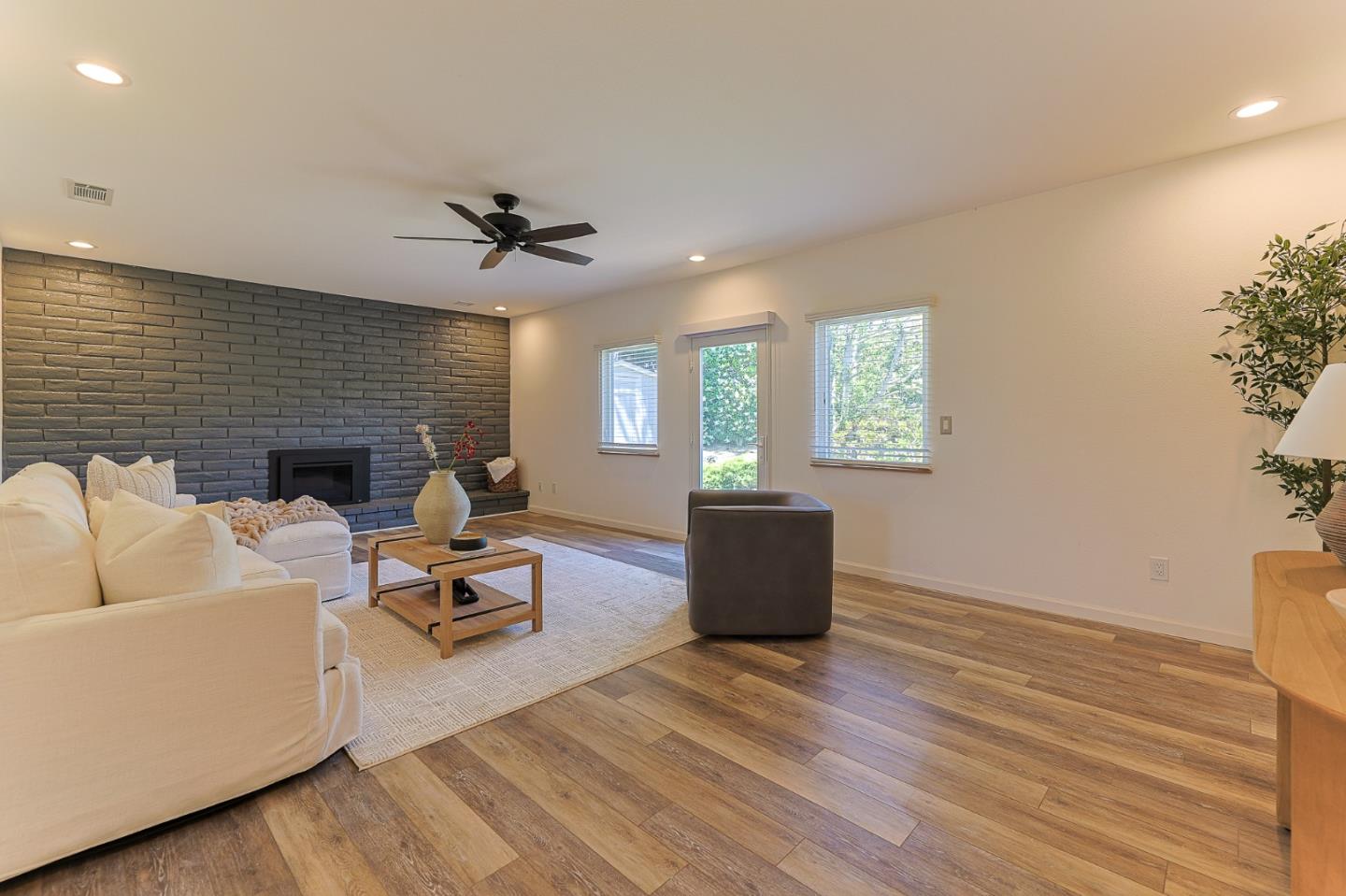 Detail Gallery Image 6 of 45 For 9355 Holly Oak Way, Salinas,  CA 93907 - 3 Beds | 2 Baths