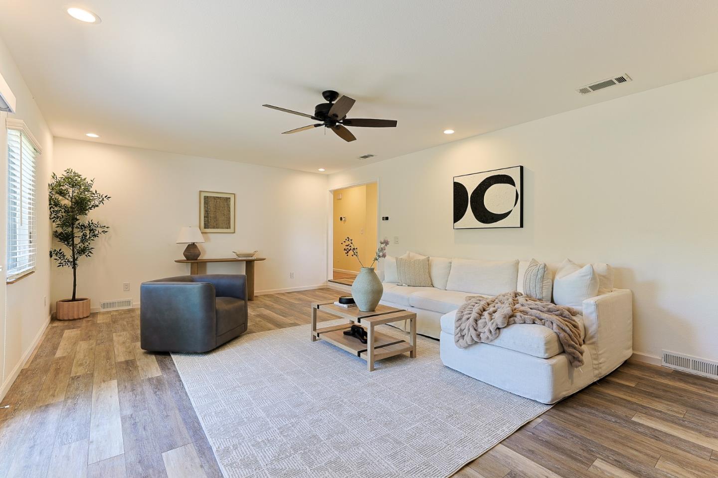 Detail Gallery Image 7 of 45 For 9355 Holly Oak Way, Salinas,  CA 93907 - 3 Beds | 2 Baths