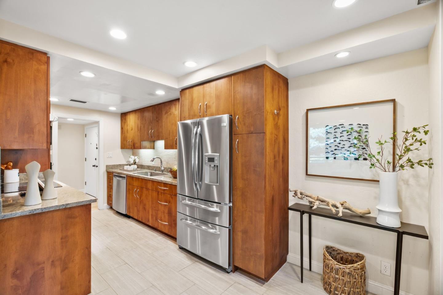 Detail Gallery Image 10 of 43 For 1100 Sharon Park Dr #2,  Menlo Park,  CA 94025 - 2 Beds | 2 Baths
