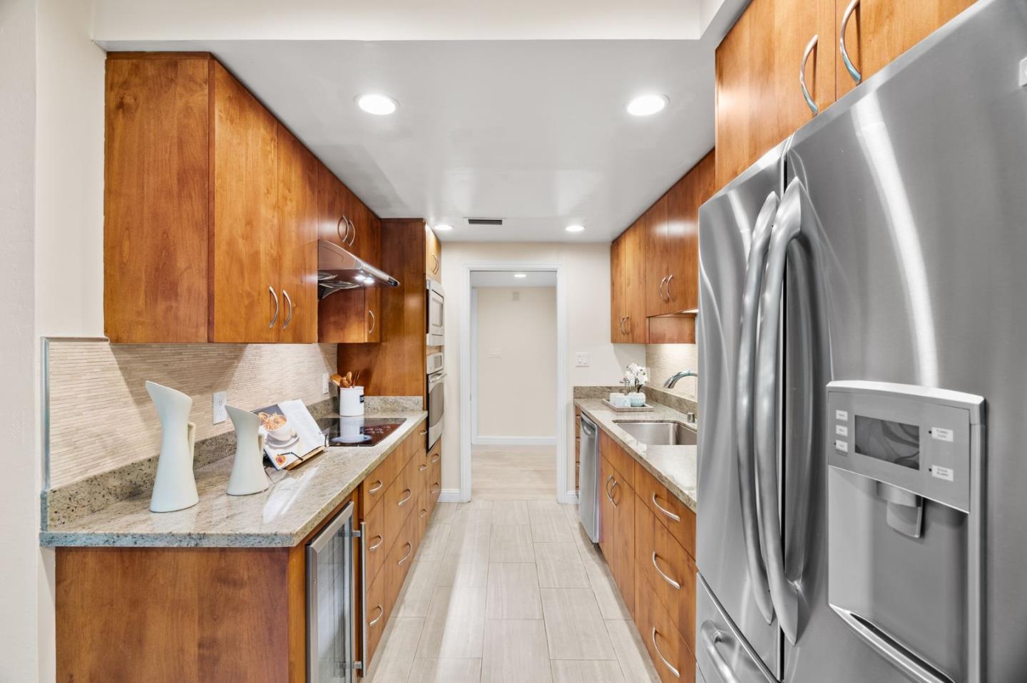 Detail Gallery Image 11 of 43 For 1100 Sharon Park Dr #2,  Menlo Park,  CA 94025 - 2 Beds | 2 Baths