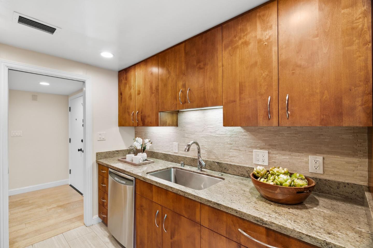 Detail Gallery Image 13 of 43 For 1100 Sharon Park Dr #2,  Menlo Park,  CA 94025 - 2 Beds | 2 Baths