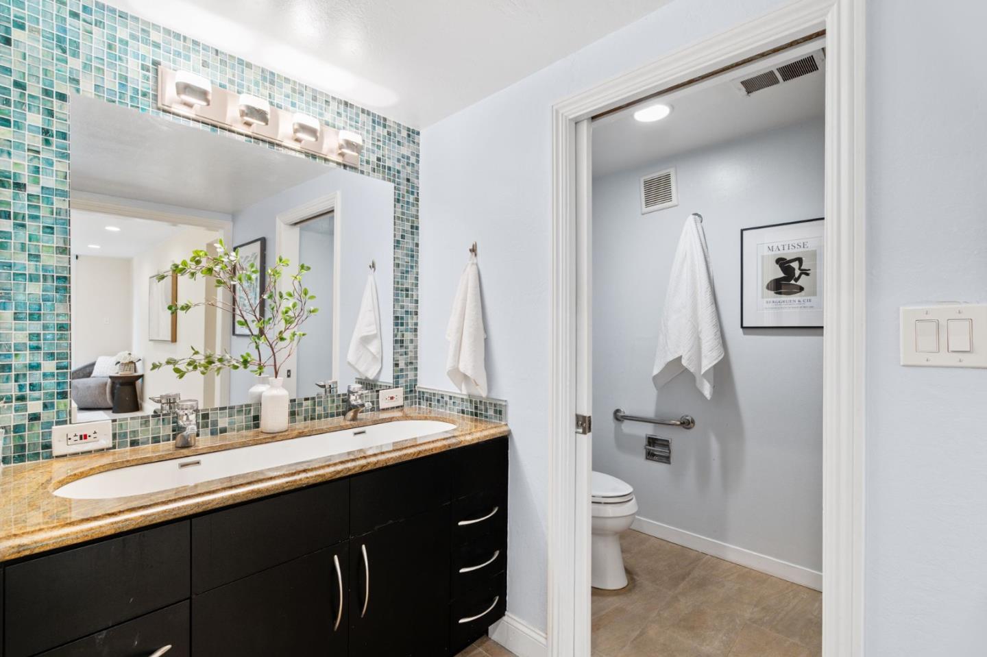 Detail Gallery Image 21 of 43 For 1100 Sharon Park Dr #2,  Menlo Park,  CA 94025 - 2 Beds | 2 Baths