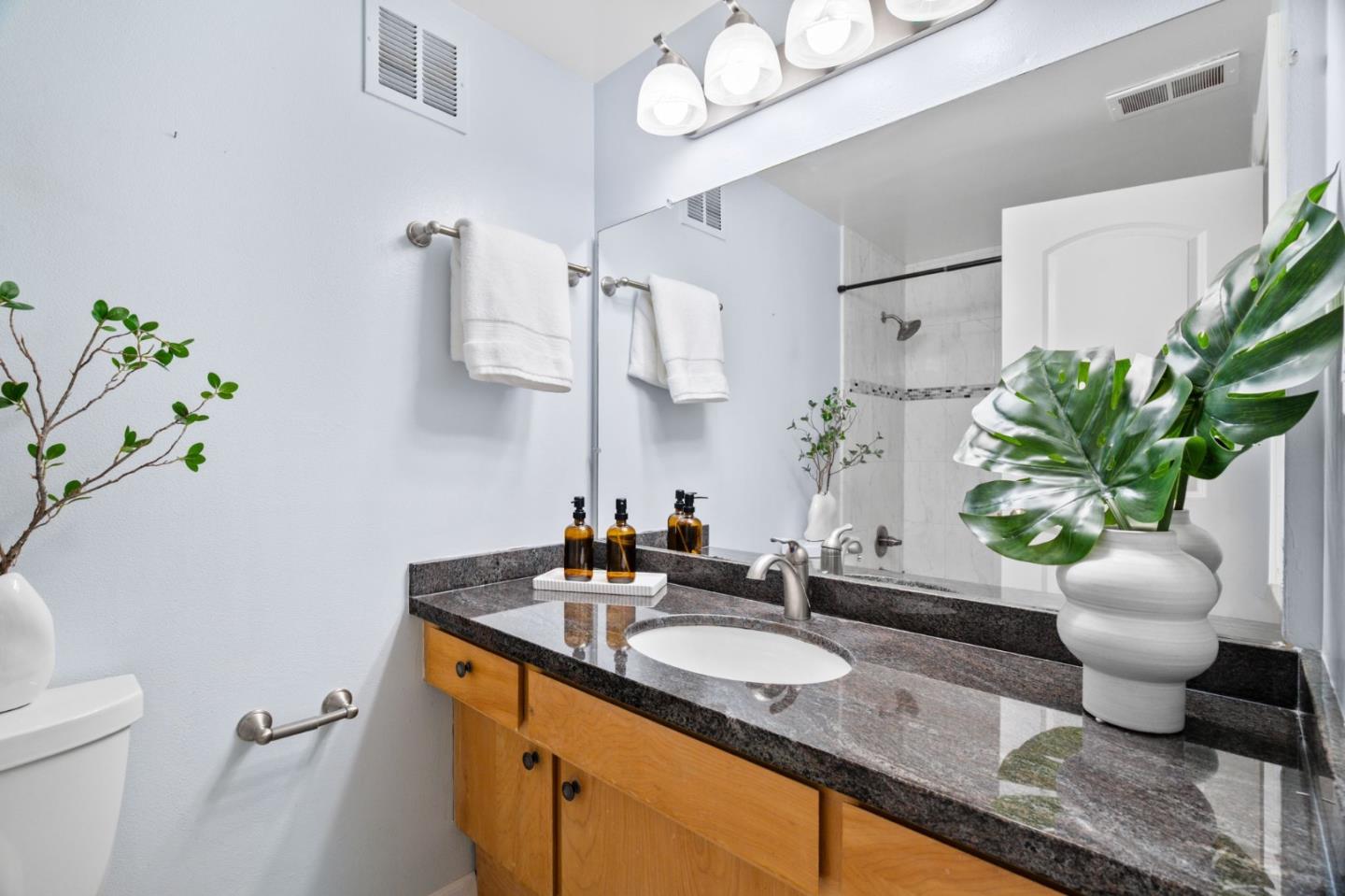 Detail Gallery Image 26 of 43 For 1100 Sharon Park Dr #2,  Menlo Park,  CA 94025 - 2 Beds | 2 Baths