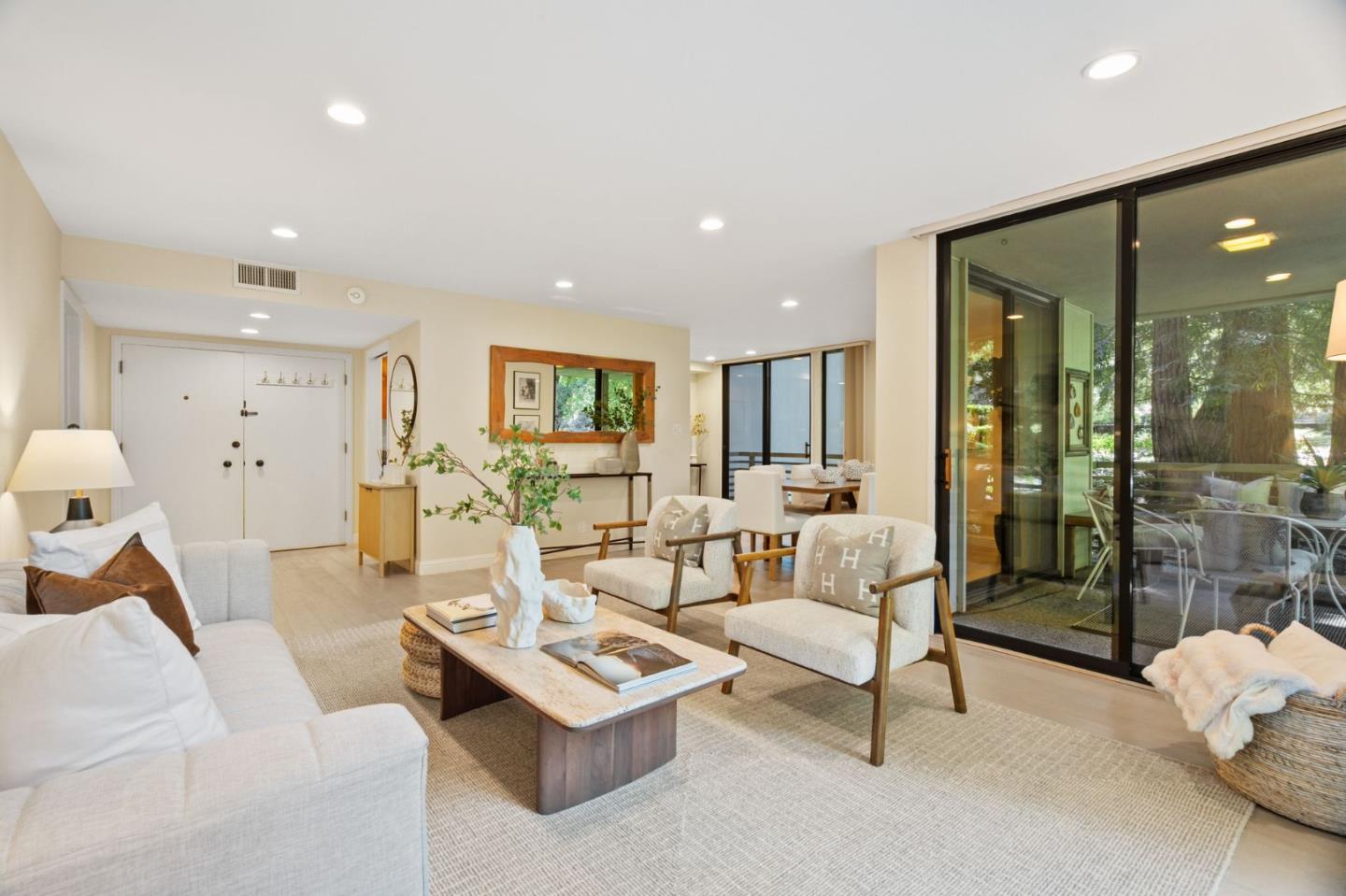 Detail Gallery Image 5 of 43 For 1100 Sharon Park Dr #2,  Menlo Park,  CA 94025 - 2 Beds | 2 Baths