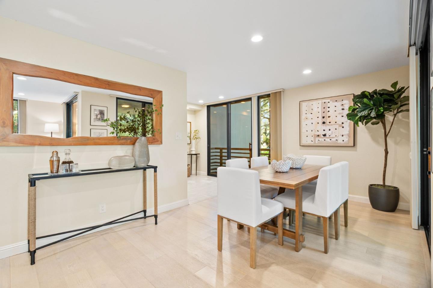 Detail Gallery Image 6 of 43 For 1100 Sharon Park Dr #2,  Menlo Park,  CA 94025 - 2 Beds | 2 Baths
