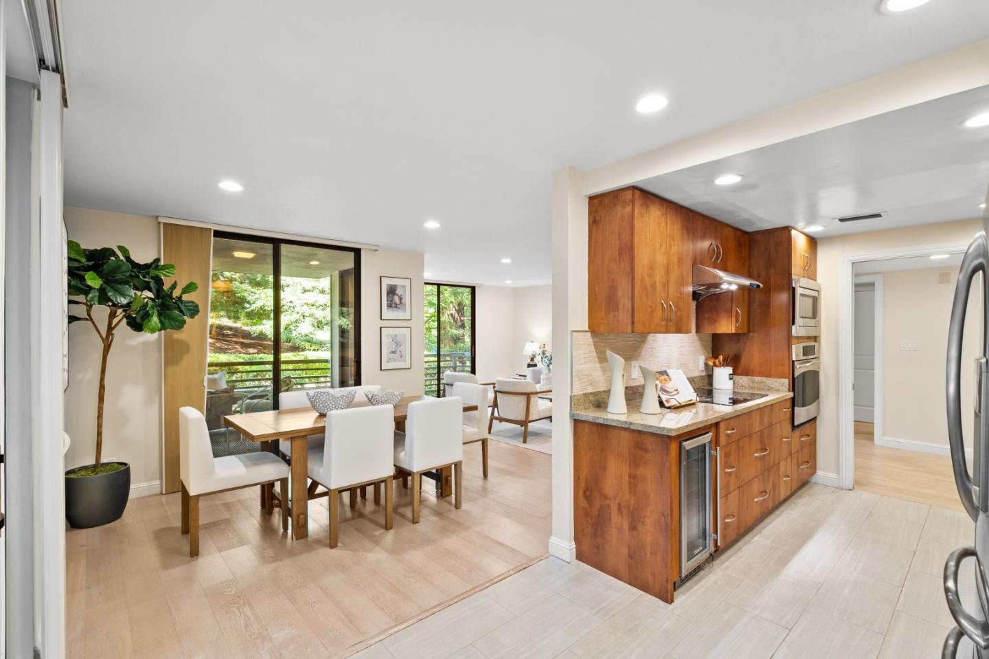 Detail Gallery Image 9 of 43 For 1100 Sharon Park Dr #2,  Menlo Park,  CA 94025 - 2 Beds | 2 Baths