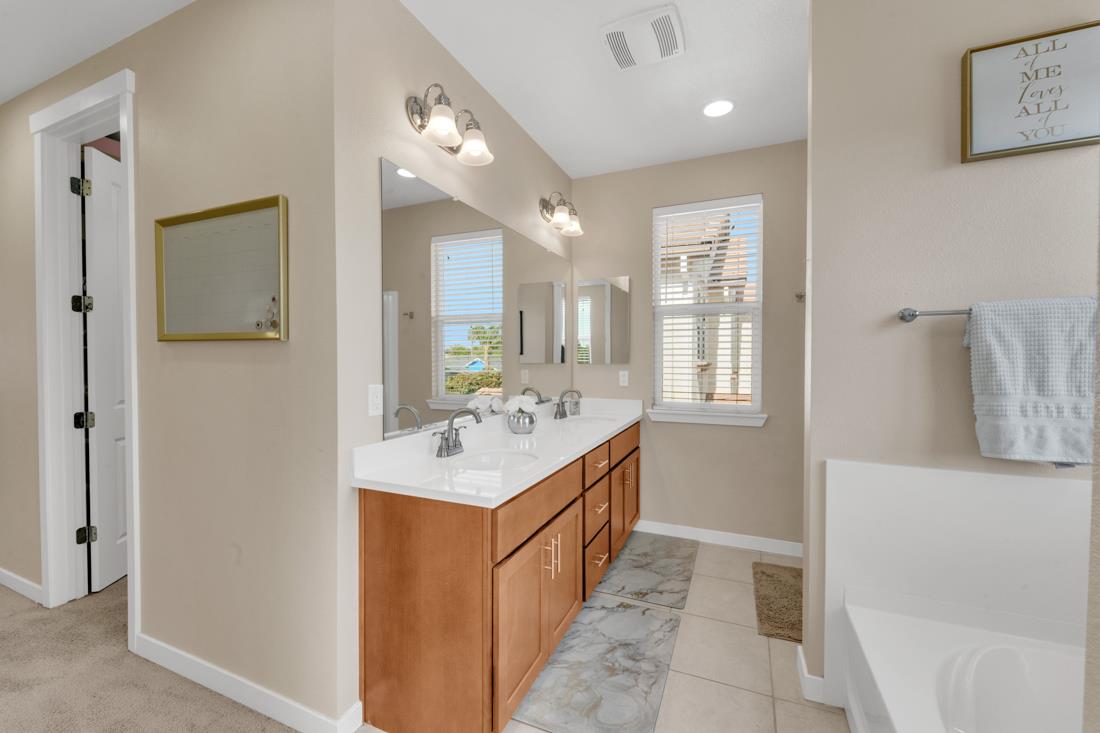 Detail Gallery Image 20 of 23 For 1250 Central Ave, Hollister,  CA 95023 - 3 Beds | 2/1 Baths