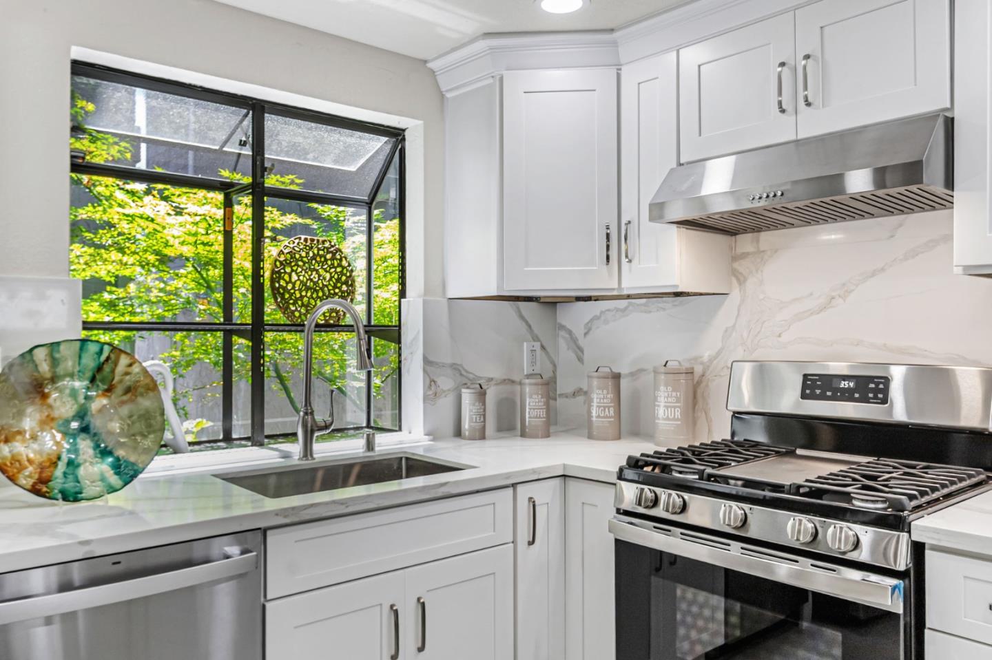 Detail Gallery Image 14 of 54 For 1152 Capri Dr, Campbell,  CA 95008 - 3 Beds | 2/1 Baths