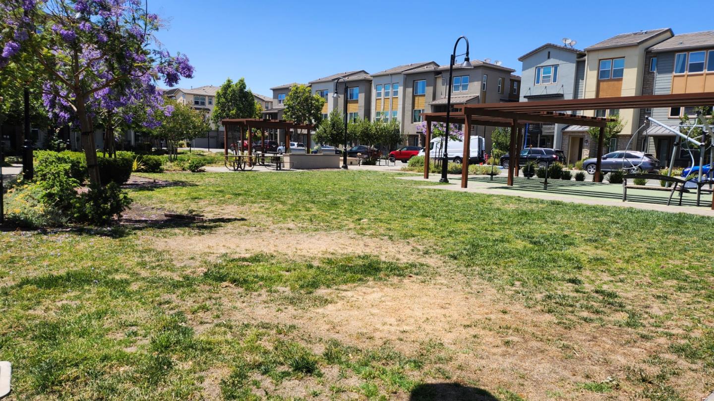 Detail Gallery Image 21 of 22 For 1090 California Cir, Milpitas,  CA 95035 - 2 Beds | 2/1 Baths