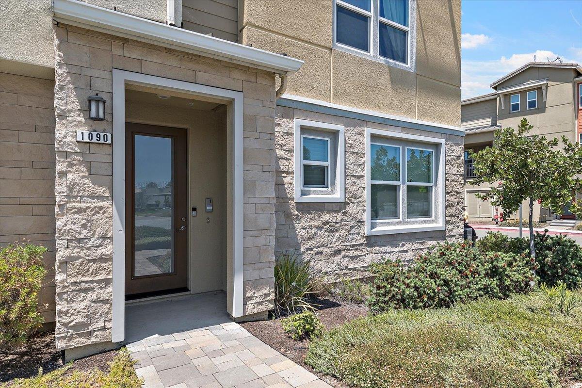 1090 CALIFORNIA CIR, MILPITAS, CA 95035  Photo 3