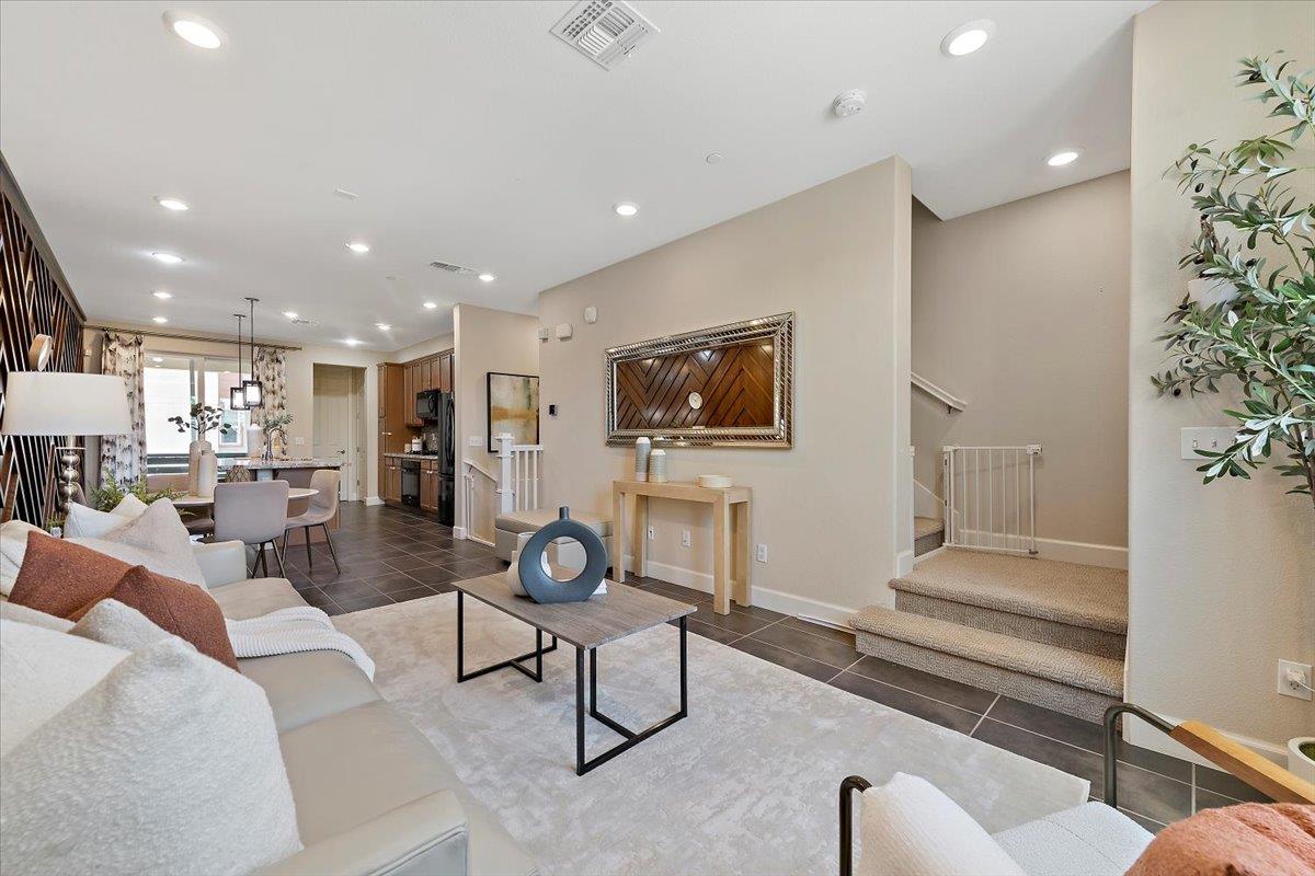1090 CALIFORNIA CIR, MILPITAS, CA 95035  Photo 5