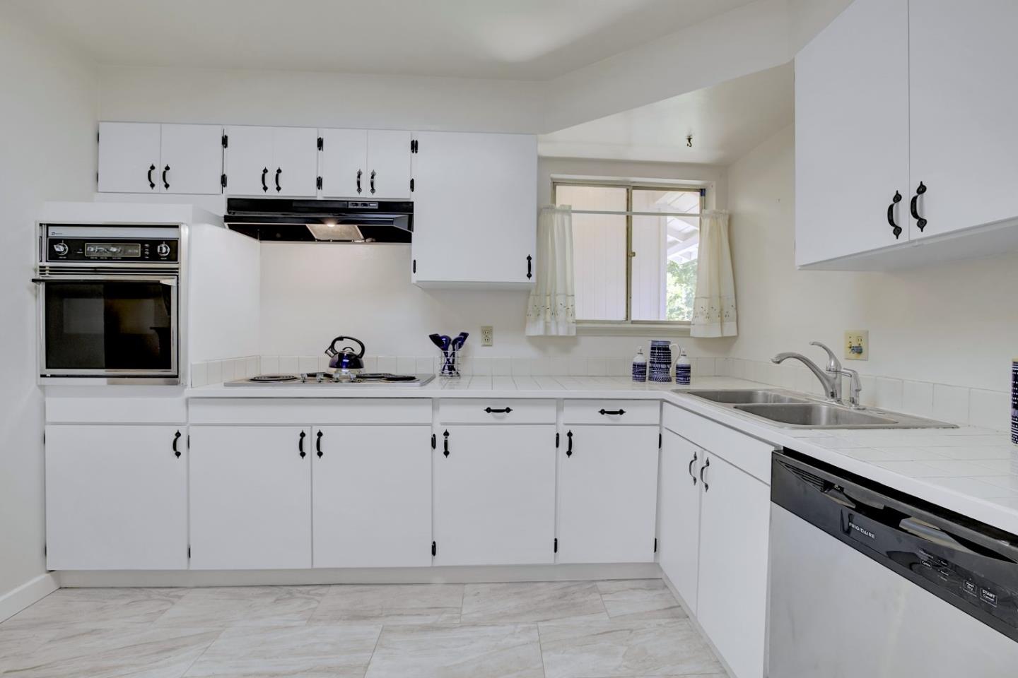 Detail Gallery Image 18 of 46 For 737 Hamann Dr, San Jose,  CA 95117 - 4 Beds | 2 Baths