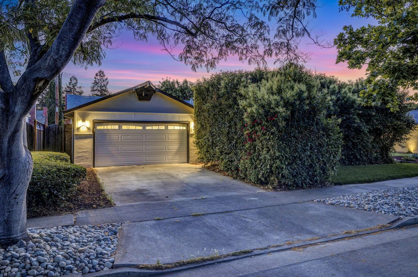 Detail Gallery Image 2 of 46 For 737 Hamann Dr, San Jose,  CA 95117 - 4 Beds | 2 Baths
