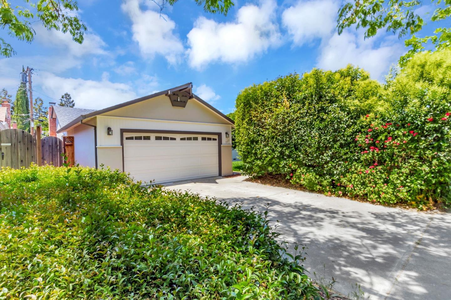 Detail Gallery Image 4 of 46 For 737 Hamann Dr, San Jose,  CA 95117 - 4 Beds | 2 Baths